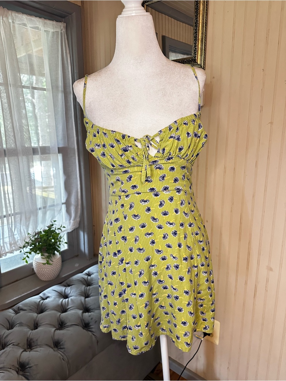 Urban Outfitters Green Floral Mini Dress Women’s S Tie Front Smocked Sundress